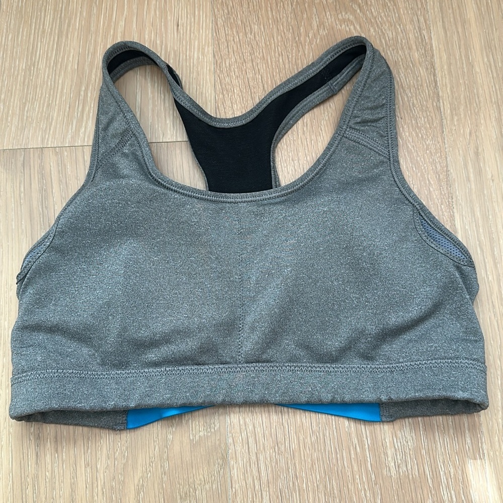 Nike Sports Bra Womens Workout Gym Running Tank Crop Top Athletic Athleisure - Picture 10 of 10